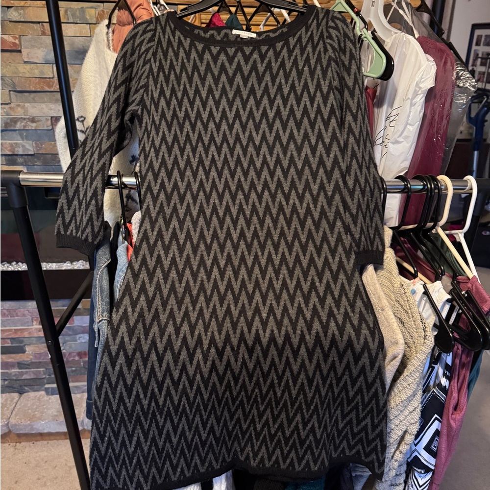 Charming Charlie Black and Gray Chevron Knit Long Sleeve Dress